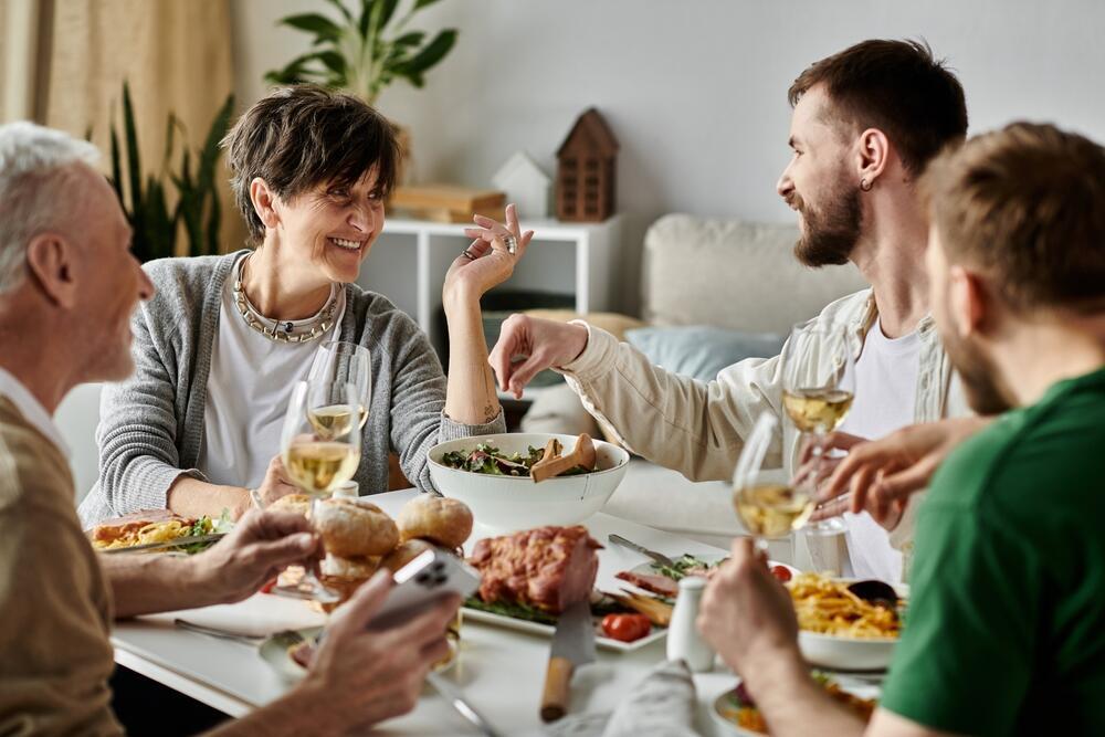 Food is also about family (Photo: LightField StudiosFOTO Eak) אימון