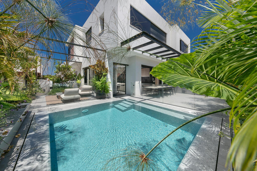 The backyard (Photo: Elad Gonen) בית פרטי באבן יהודה, עיצוב פנים: ליעד יוסף