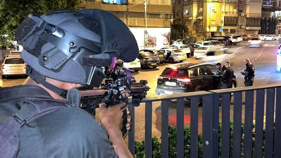 An Israel Police marksman (Photo: Israel Police) קלע של משטרת ישראל