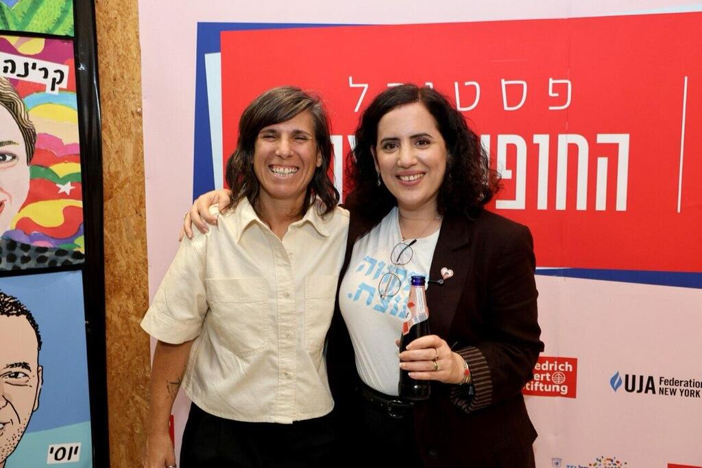 אמרת שלום למרב? חברת הכנסת נעמה לזימי עם ליאנה מרום אסיף (צילום: איציק בירן ) אירוע חגיגות 70 שנה לצוותא