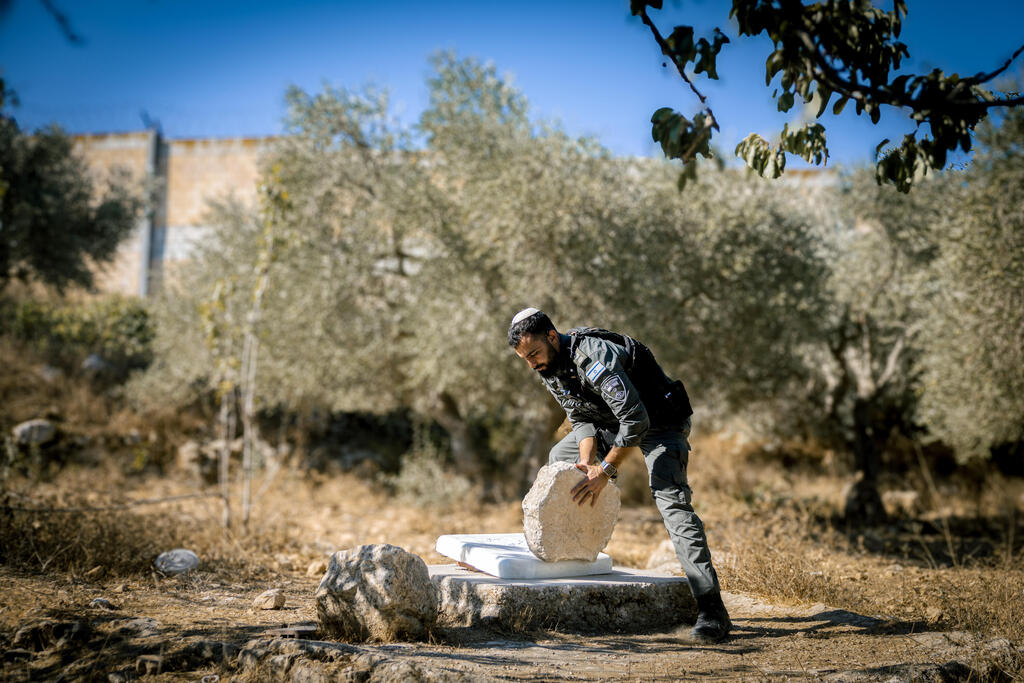 Photo: Israel Police מנהרה אותרה סמוך לכפר אל-ג'יב