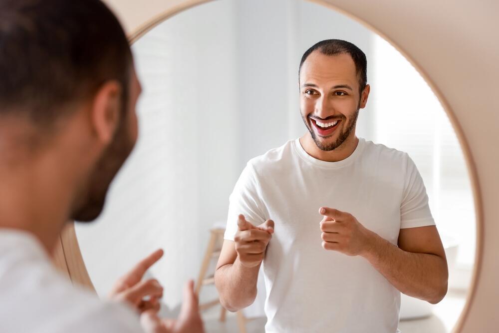 Talk to ourselves like we would talk to a close friend (Photo: Shutterstock/New Africa) אהבה עצמית