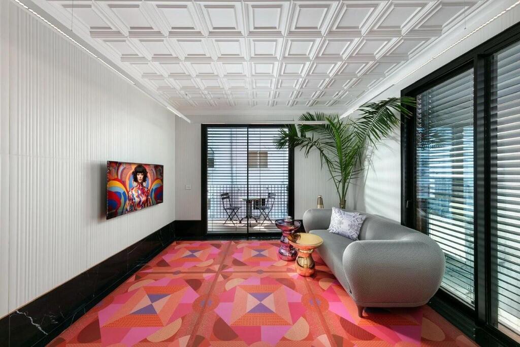 A colorful geometric floor (Photo: Elad Gonen) Designer Oron Milshtein