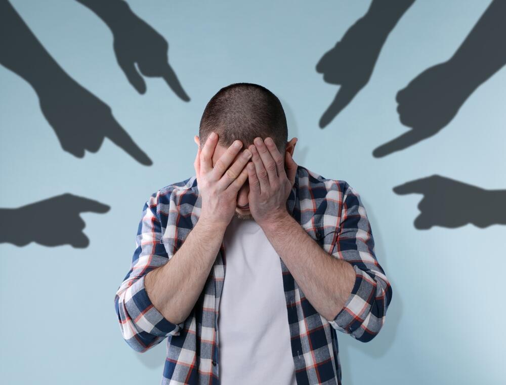 Confidence suddenly collapses and gives way to feelings of inferiority (Photo: Shutterstock/New Africa) אשמה