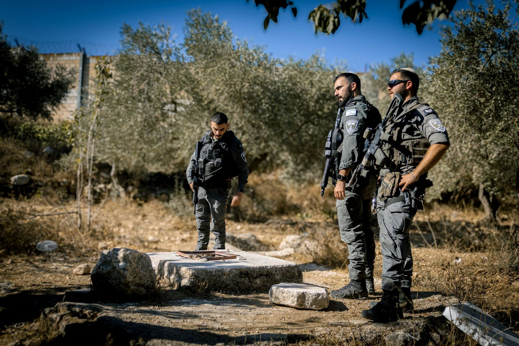 Photo: Israel Police מנהרה אותרה סמוך לכפר אל-ג'יב