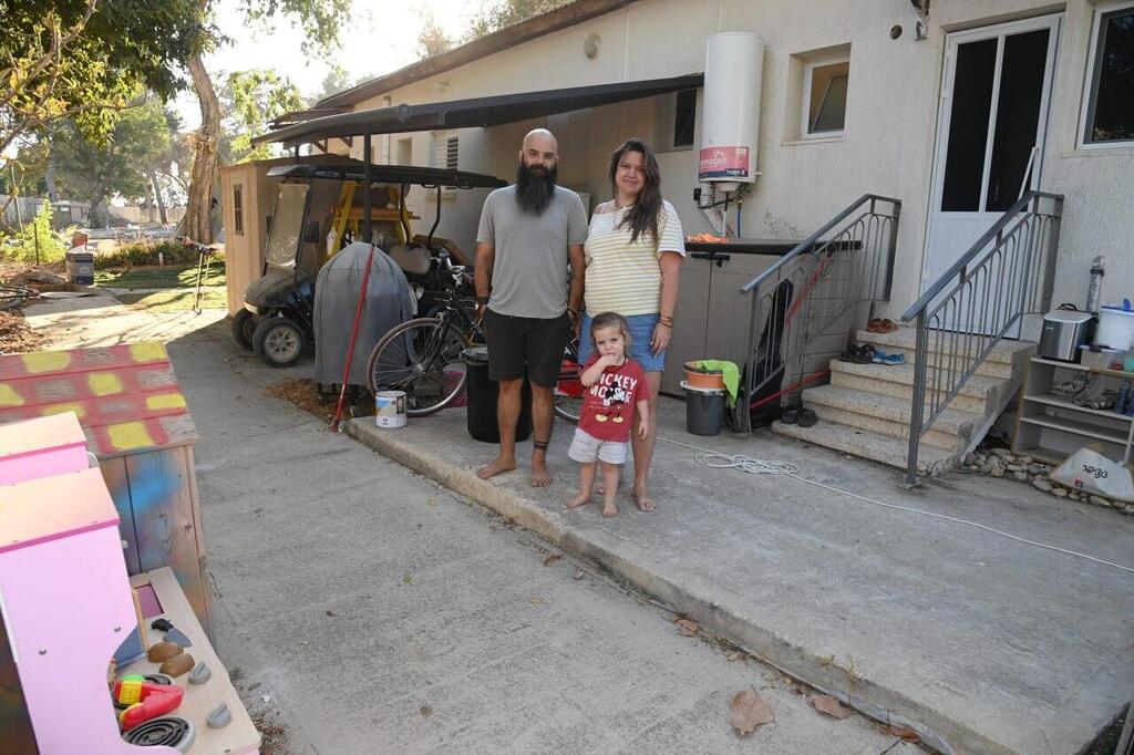 Viki Nasi returns to live at Kibbutz Kfar Aza (Photo: Herzl Yosef) ויקי נשיא חוזרת להתגורר בקיבוץ כפר עזה