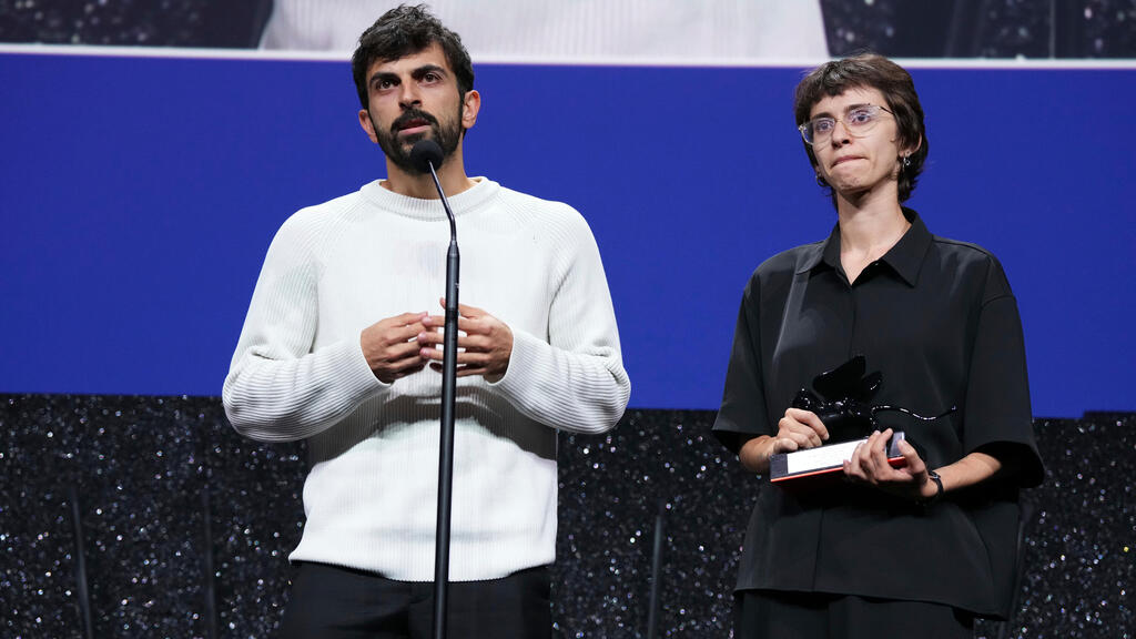 'NAZA' directors Yuval Avraham and Rachel Szor at the Venice Film Festiva (Photo: Scott A Garfitt/Invision/AP) יובל אברהם ורחל שור במעמד הזכיה בפסטיבל ונציה