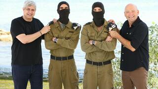 שני חברים בקורס חובלים גילו שהאבות שלהם היו חברים בשירות הצבאי 