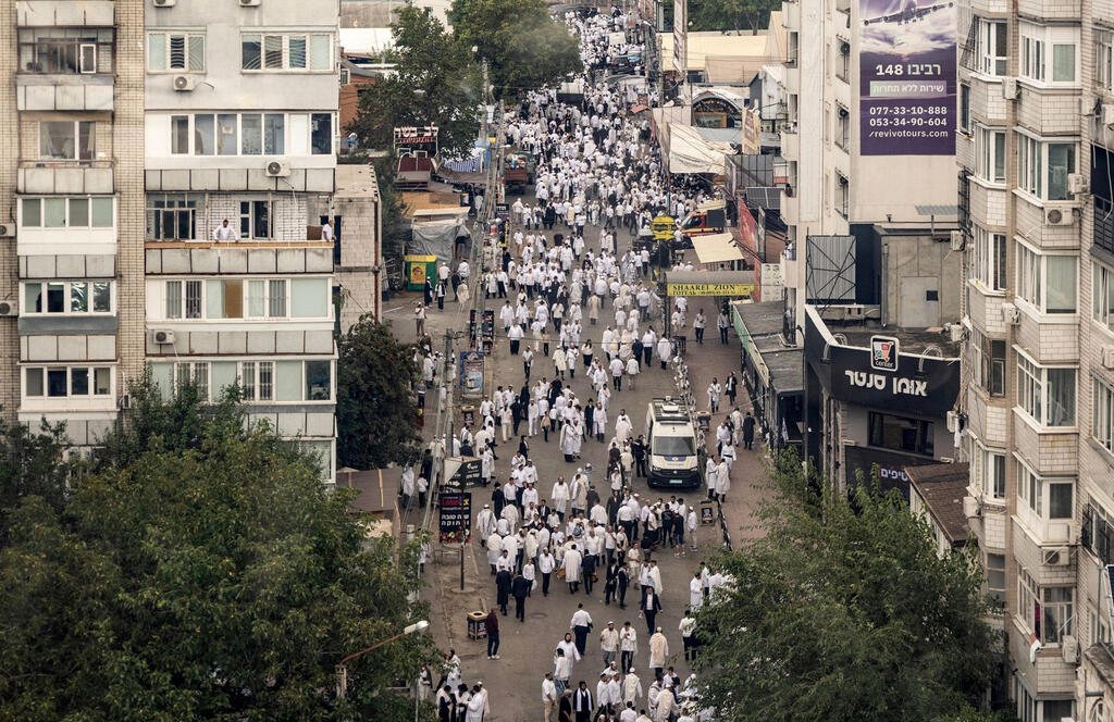 Hasidic Jews celebrate Rosh Hashanah in Uman (Photo: Serhii Okunev / AFP) יהודים חרדים חוגגים את ראש השנה באומן