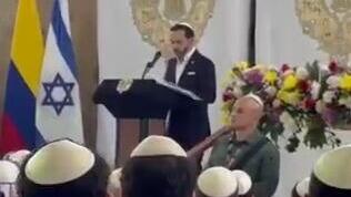 De la Espriella has pursued a sharp change in policy toward Israel from that of his predecessor נשיא קולומביה בבית כנסת בראש השנה