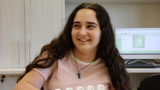 יעל לייב שנפגעה קשה בקפיצת ראש לבריכה עוברת שיקום ממושך