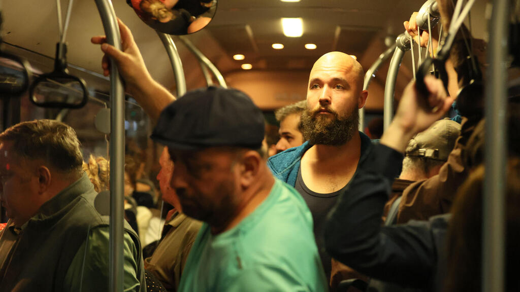 A 28-year-old digital content marketer who recently moved out of Russia rides a subway car in Tbilisi, Georgia (Photo: AP Photo/Zurab Tsertsvadze) רוסיה איש השיווק בן ה 28 שעזב ל גאורגיה כאן ב רכבת התחתית ב טביליסי