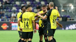 שחקני בית"ר ירושלים חוגגים
