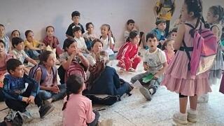  פינת יא אללה ליאור בן ארי חזרה ללימודים במדינות ערב סוריה יושבים על הרצפה ב מחוז על חסכה