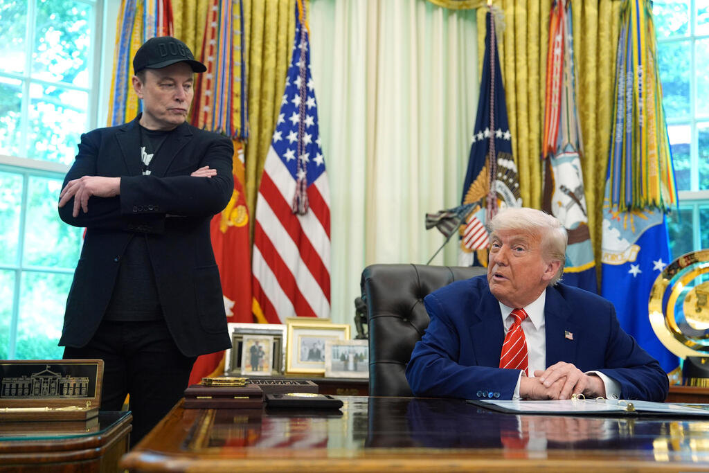 Elon Musk with Donald Trump in the Oval Office (Photo: Evan Vucci/AP) אילון מאסק עם דונלד טראמפ