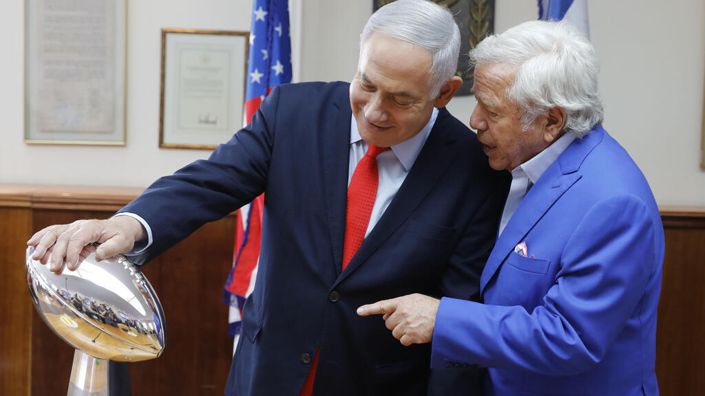Kraft and Netanyahu in 2019 (Photo: Sebastian Scheiner/AP) קראפט ונתניהו ב-2019