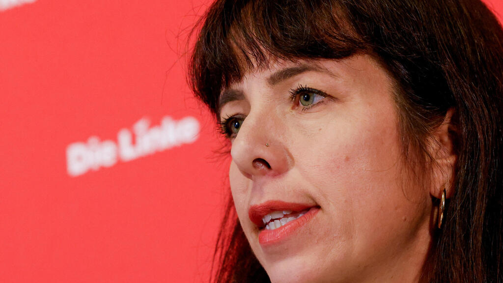 Elif Eralp. After focusing on migration and climate, she is wooing voters with campaigns on housing and the cost of living (Photo: REUTERS/Axel Schmidt) גרמניה ברלין אליף ארלפ המנהיגה המקומית של די לינקה ממדאני של ברלין