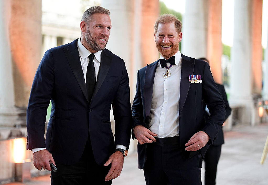 מאושר עד הגג! (צילום: Aaron Chown-Pool/Getty Images) הנסיך הארי