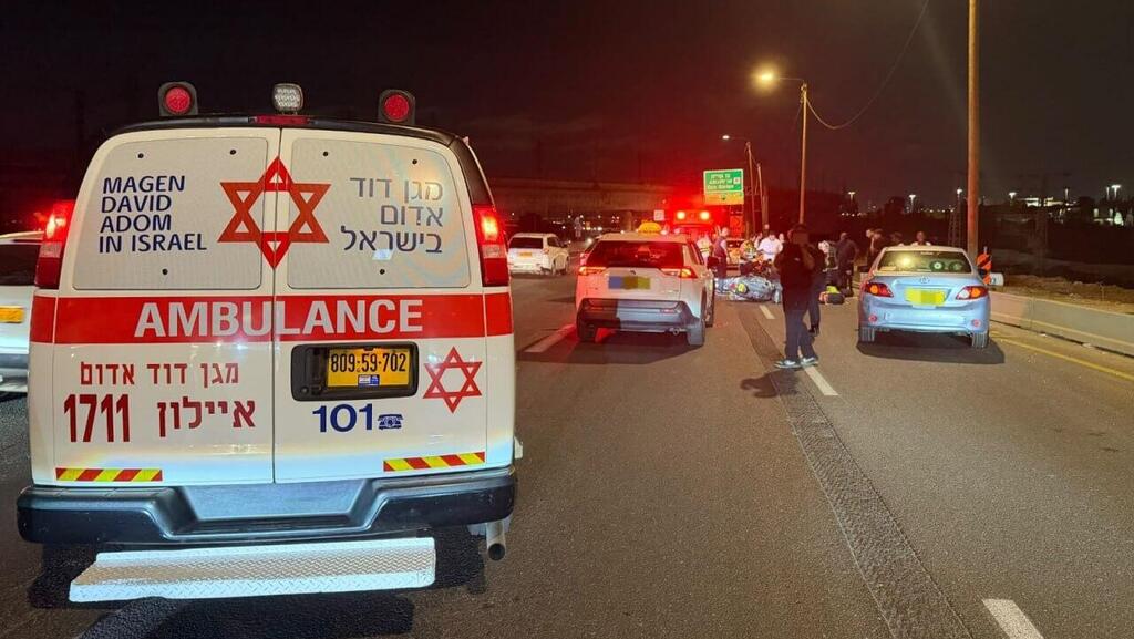 Photo: Magen David Adom operational documentation אופנוען נפגע מרכב סמוך למחלף בן גוריון