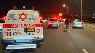 אופנוען נפגע מרכב סמוך למחלף בן גוריון