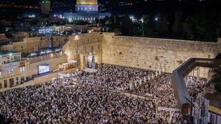 המונים במעמד הסליחות בכותל המערבי