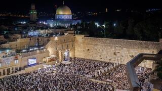 המונים במעמד הסליחות בכותל המערבי