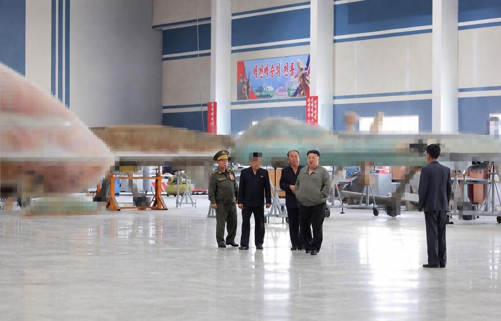 Photo: Korean Central News Agency צפון קוריאה חושפת ייצור המוני של כטבמים מתאבדים בדומה ל"הארופ" הישראלי