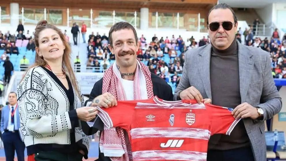 ג'יימס צ'יימברס, מיליונר פרו פלסטיני