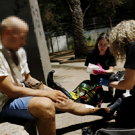 עמותת רפואת רחוב מציעה סיוע לדרי רחוב, אנשים בזנות וכו