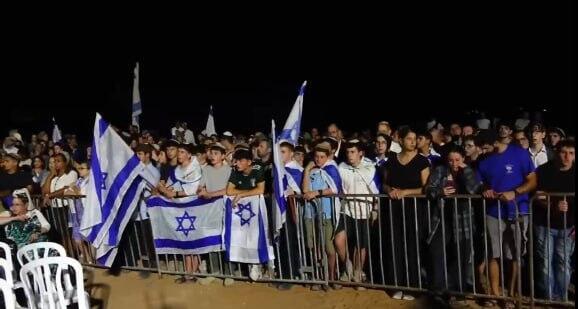 Hundreds attend Netanel Yehonatan Shukrun’s funeral late at night after Yom Kippur (Photo: Chaim Snow for the Samaria Regional Council) הלוויתו של נתנאל יהונתן שקרון