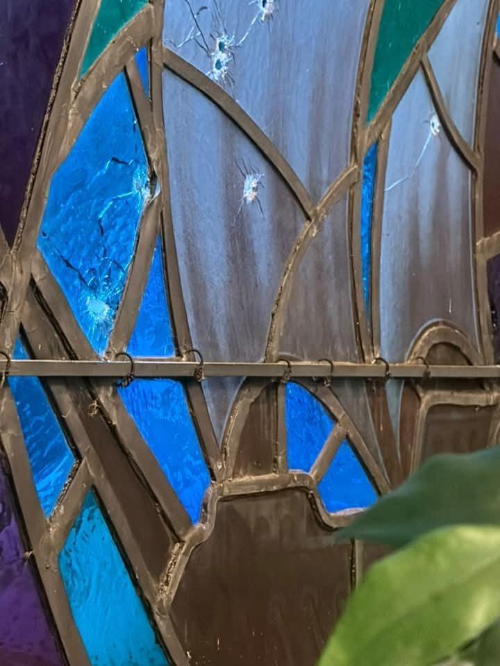Bullet-damaged windows at the Sons of Jacob synagogue in Belleville, Canada בית הכנסת "בני יעקב" באונטריו