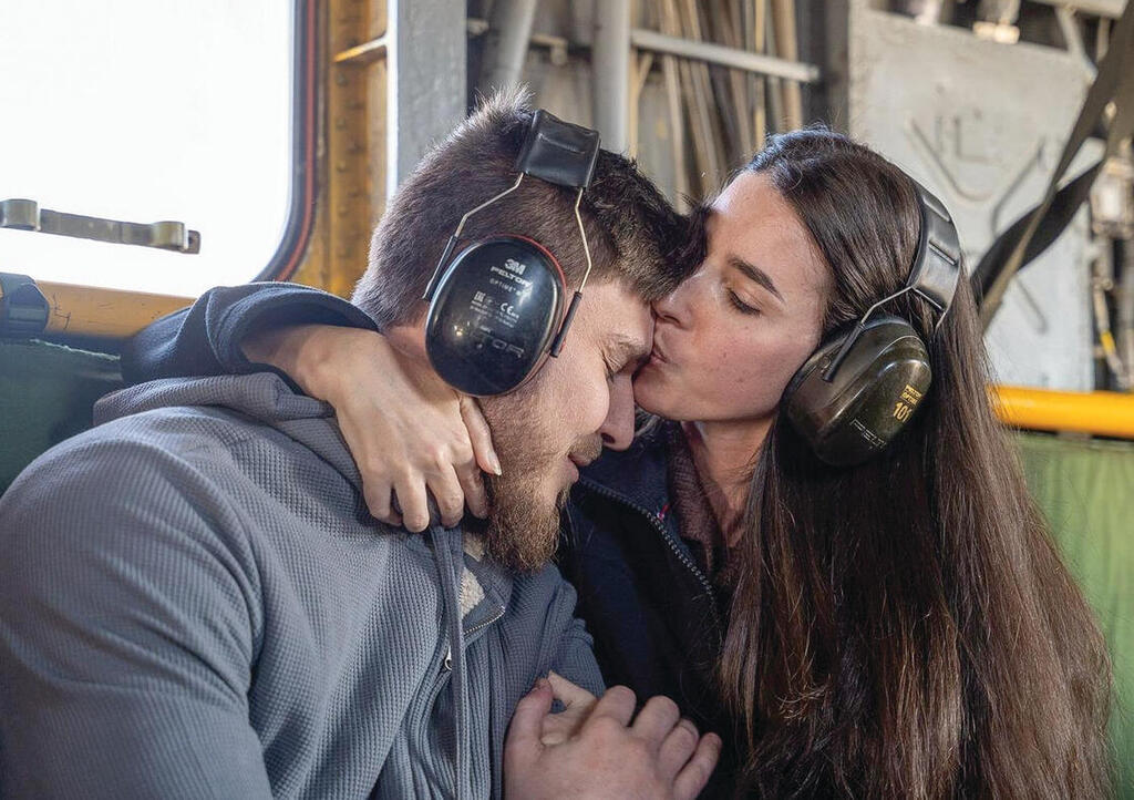 “הרגשתי שלא סתם חיכיתי לו כל הזמן הזה. זה הגבר שלי". ספיר וסשה על המסוק, לאחר שחרורו