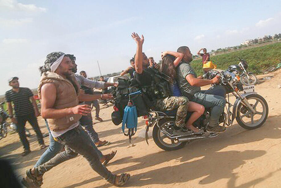 “כל מה שאני חושבת עליו זה ‘יש שואה, והעצים עדיין ירוקים'". ספיר על אופנוע החוטפים