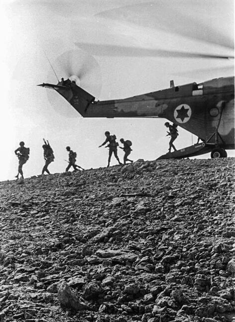 The Paratroopers Reconnaissance Unit in the Jerusalem sector in the 1960s (Photo: IDF) פעילות של סיירת צנחנים בשנות השישים בגזרת ירושלים