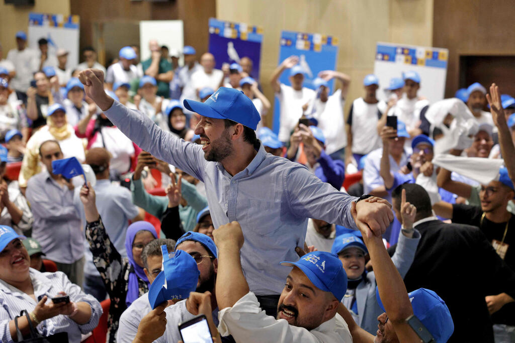 Photo: Abdel Majid BZIOUAT / AFP תומכי מפלגת השלטון ב מרוקו RNI בעצרת בחירות בעיר סלא 17 בספטמבר