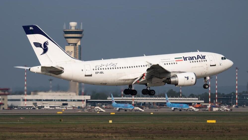 Iran Air plane at an airport in Milan, Italy (Photo: Soos Jozsef/shutterstock) ארכיון מילאנו איטליה מטוס של איראן אייר נמל תעופה