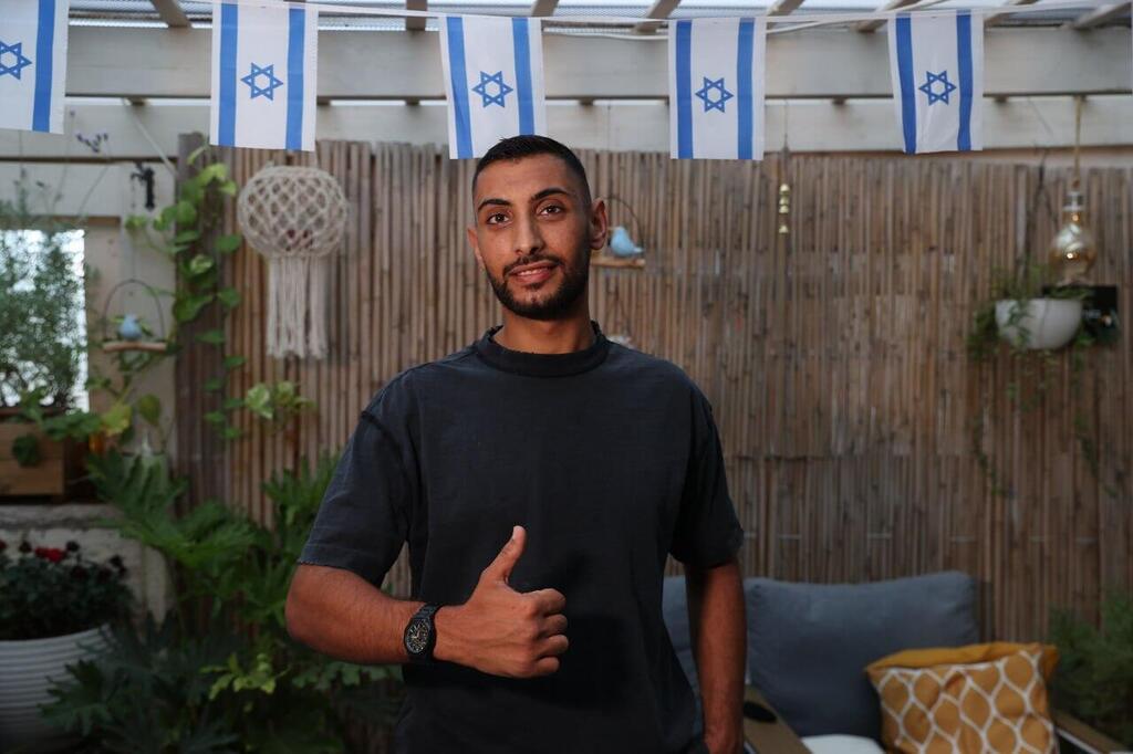 Moshe's new life (Photo: Alex Kolomoisky) משה, שגדל בקהילה חרדית קיצונית במאה שערים, ובגיל 13 נזרק מביתו ובילה את סוכות לבדו בסוכה נטושה בירושלים