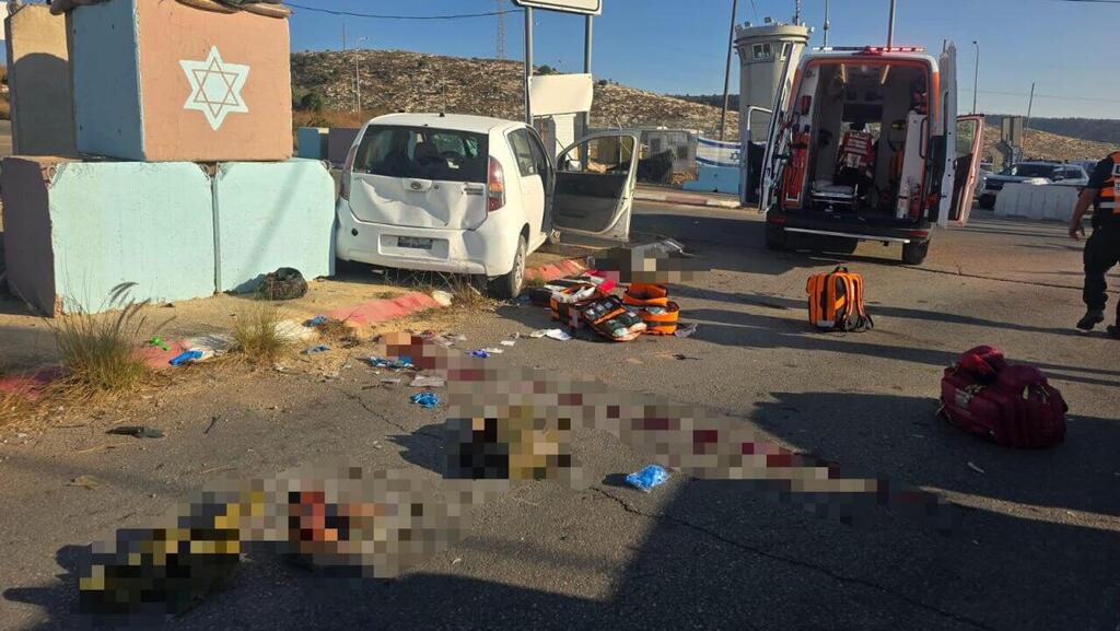 Footage from the scene of the terror attack (Photo: United Hatzalah spokesperson’s office) זירת הפיגוע במחסום