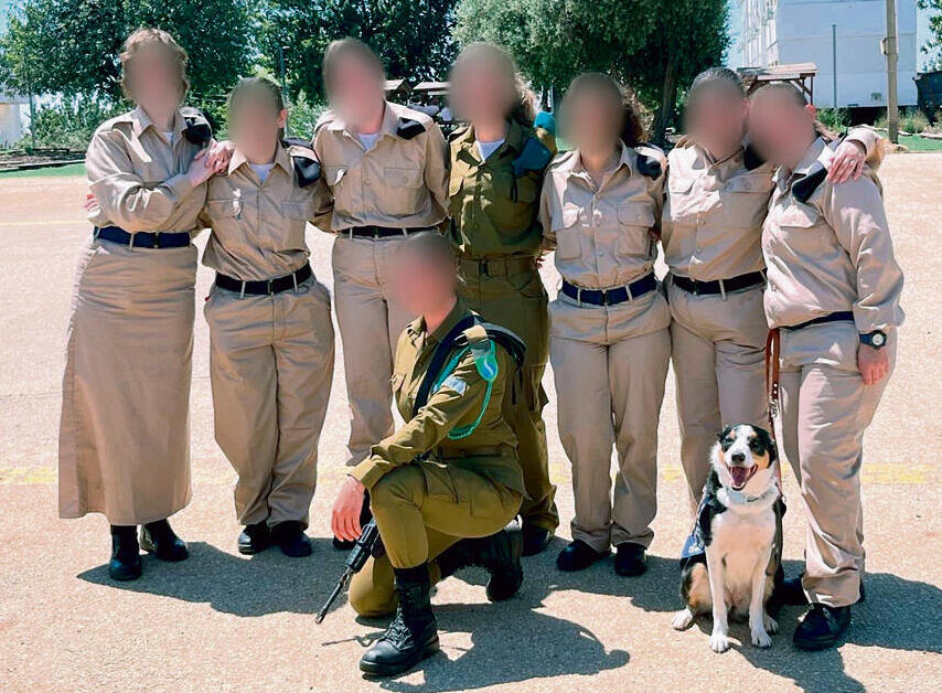 השתתפה בכל המסעות. ואלי עם א' וחברותיה לטירונות