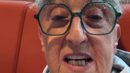 התיירת הבריטית בסרטון שעורר סערה