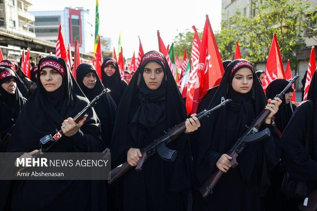 Photo: TASNIM תרגיל לכאורה ב טהרן איראן במסגרת קמפיין "הקרבת החיים" של איראנים תומכי המשטר שמתנדבים למות בעדו נשים עם נשק