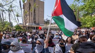 הפגנה פרו-פלסטינית בקמפוס אוניברסיטת CSULA בלוס אנג'לס, קליפורניה, ב-1 במאי 2024