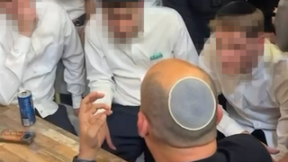 צעיר ניסה לתקוף את בנט בפתח תקווה