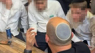 צעיר ניסה לתקוף את בנט בפתח תקווה