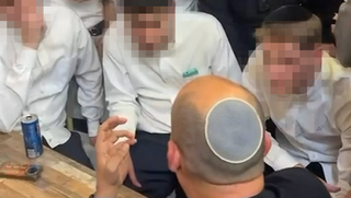 צעיר ניסה לתקוף את בנט בפתח תקווה