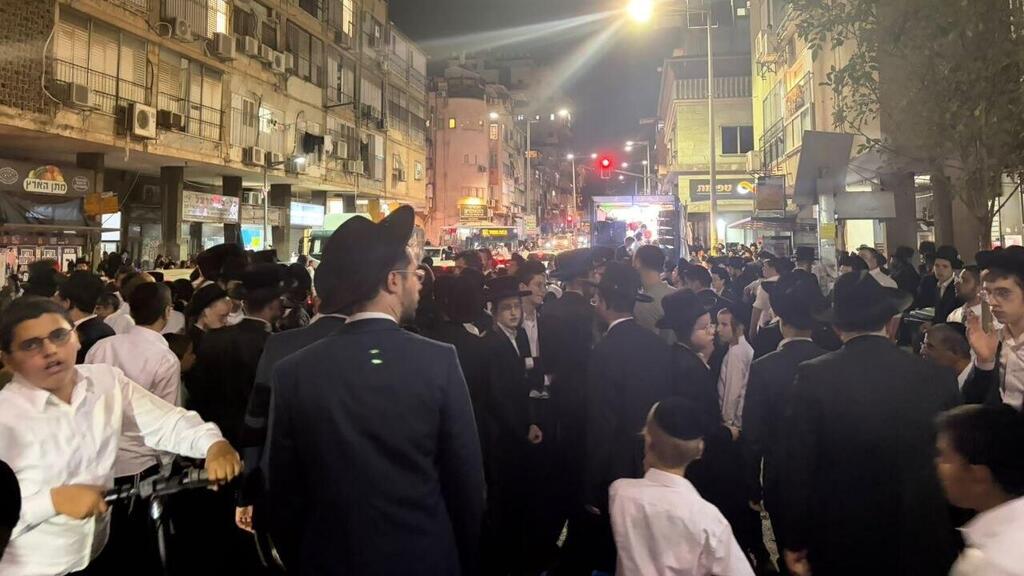 המאסר הפך אותם לגיבורים: התהלוכה לכבוד העריקים שנעצרו במקרה - והביקורת