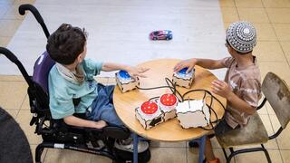 שיר ובניה עם המשחק החדש