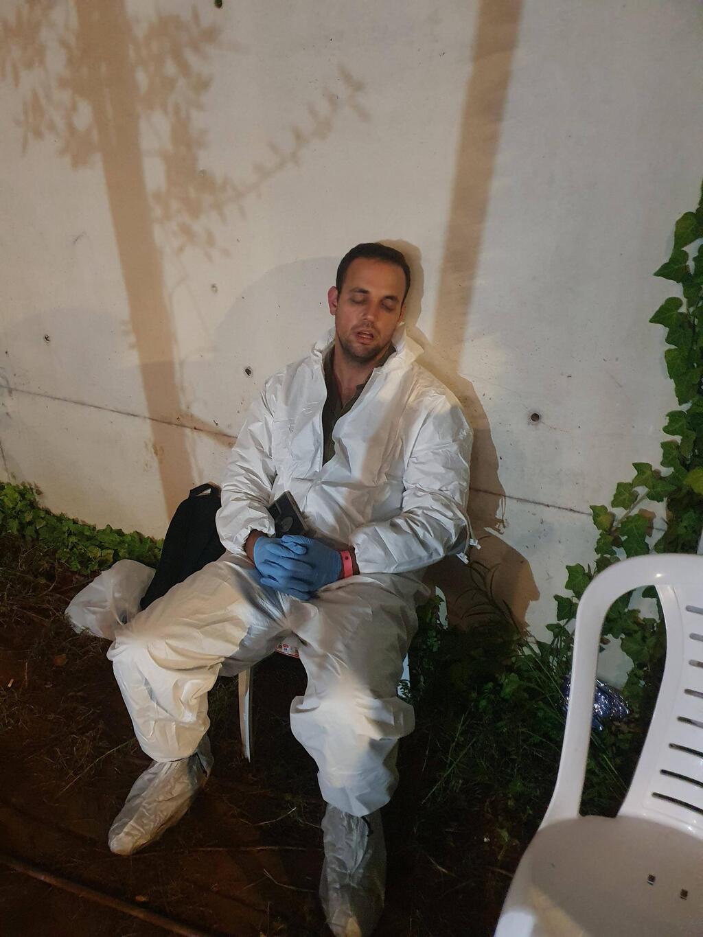 Shlomo Efrati on the night of Oct. 7-8, 2023 (Photo: Oded Kind) שלמה אפרתי בלילה שבין 7 ל-8 באוקטובר 2023