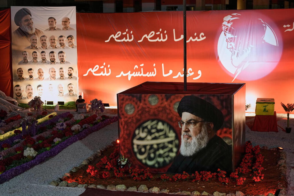 A memorial display for slain Hezbollah leader Hassan Nasrallah in Beirut (Photo: AP Photo/Bilal Hussein) ביירות