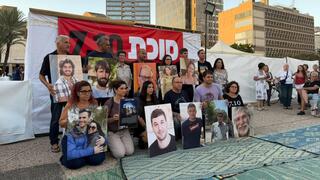סוכת מחאה של בני משפחות חללים חטופים ושורדי שבי